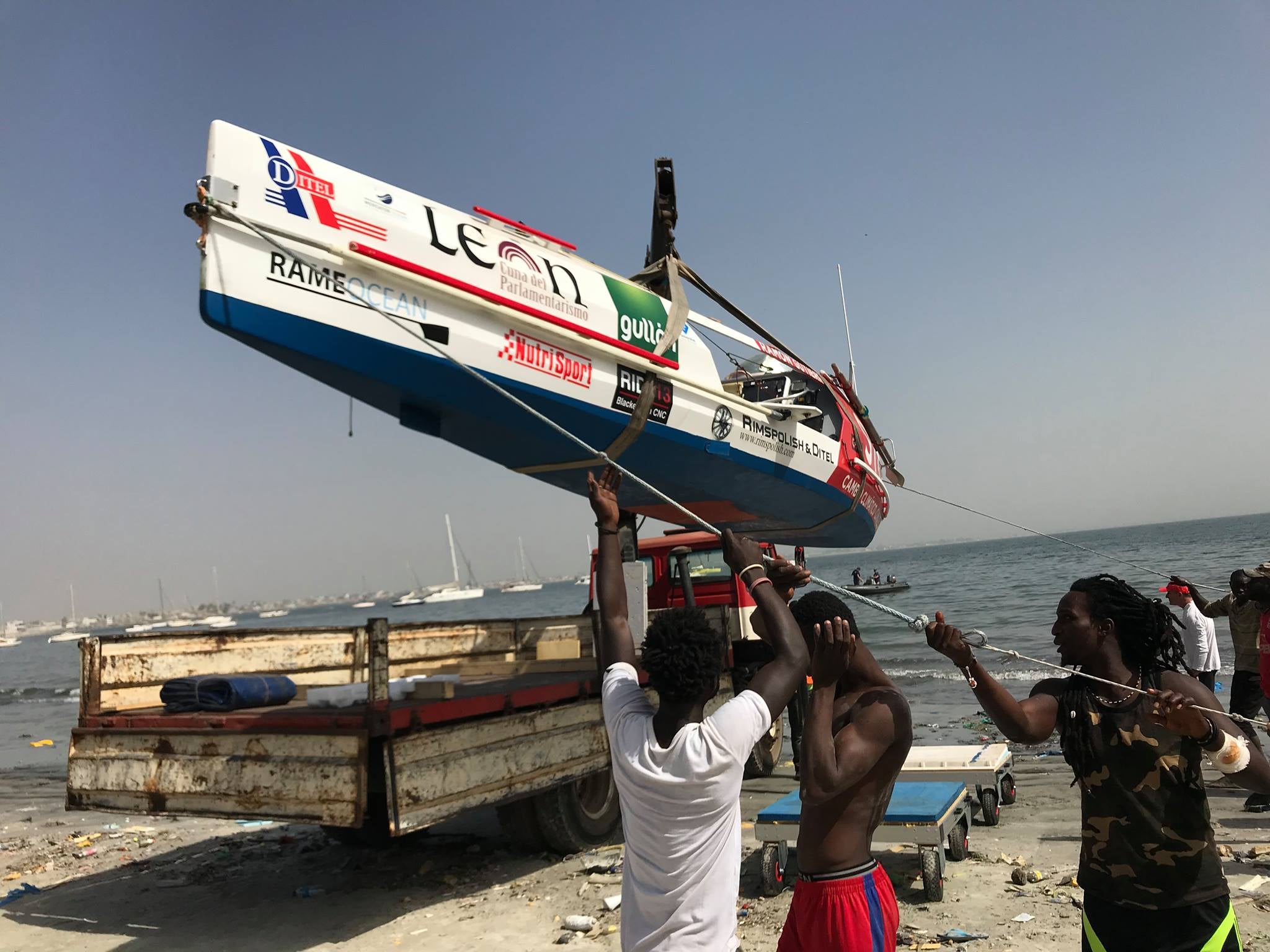 El empresario y aventurero leonés Ramón Gutiérrez parte este domingo de Dakar para cruzar el Atlántico a remo con su embarcación individual | Serán dos largos meses de travesía en solitario