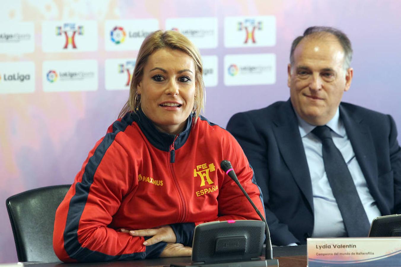 Recibimiento a Lydia Valentín y el equipo de halterofilia en la sede de La Liga