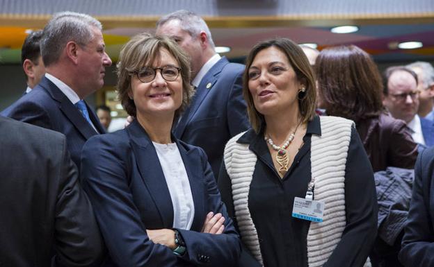 Isabel García Tejerina junto a Milagros Marcos en Bruselas.