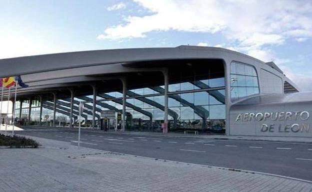 Exterior del Aeropuerto de León.