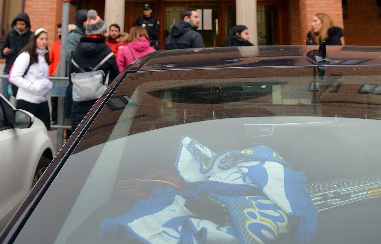 Llegada de los tres detenidos por el caso de abuso sexual en Aranda de Duero para declarar en el juzgado de Aranda de Duero.