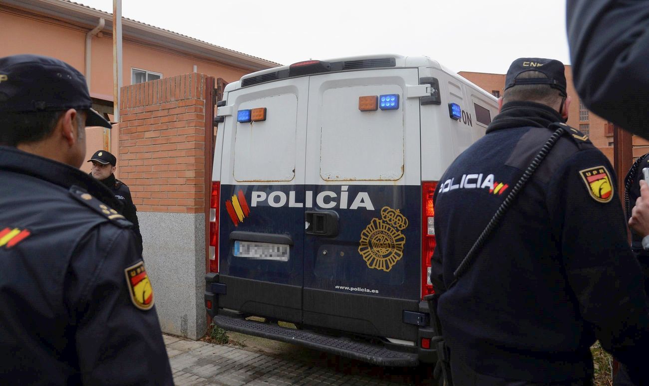 Llegada de los tres detenidos por el caso de abuso sexual en Aranda de Duero para declarar en el juzgado de Aranda de Duero.