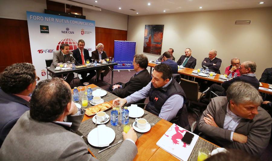 El presidente de la Diputación de León, Juan Martínez Majo, durante su intervención sobre los presupuestos de la institución provincial en el Foro Nueva Comunicación, organizado por el grupo Noroeste en Red y Caja Rural en Ponferrada 