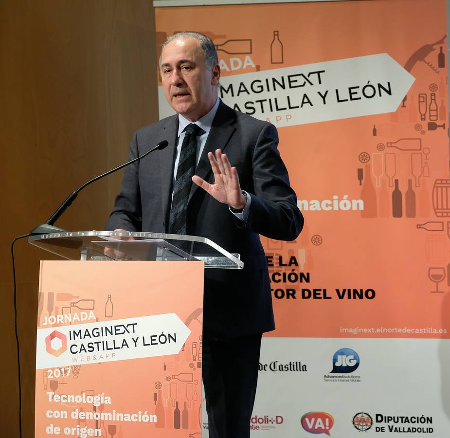 El encuentro organizado por El Norte de Castilla, con el patrocinio de la Diputación de Valladolid;, el Ayuntamiento; Correos, y la Denominación de Origen Rueda se celebra, en el Auditorio del Museo de la Ciencia