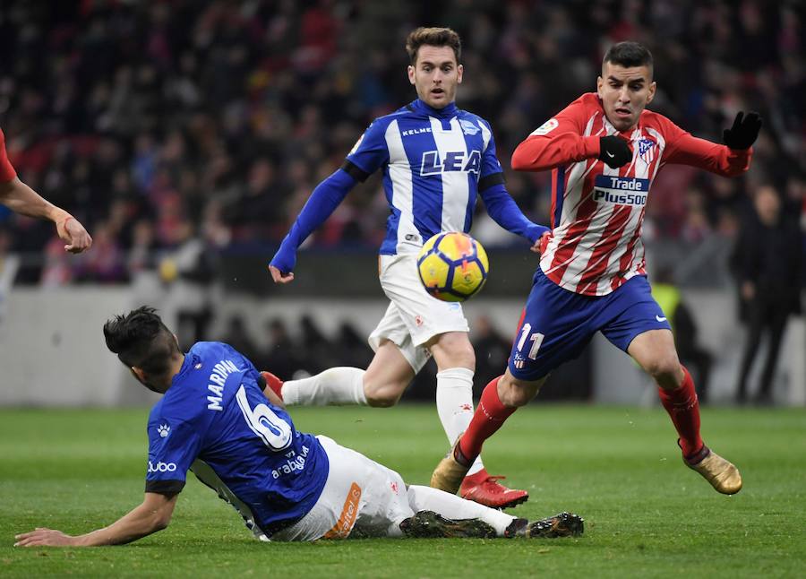 Un gol de Fernando Torres, que partió de suplente, a falta de 20 minutos para el final, dio la victoria al Atlético ante el Alavés en la jornada 16 de Liga.