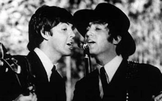 McCartney (i) y Lennon, en concierto en Las Ventas. 