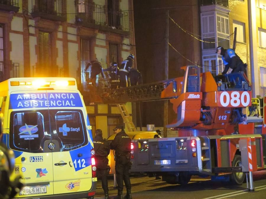 En el lugar se han vivido momentos de pánico ante el temor de algunos vecinos a que hubiera víctimas | Bomberos y Policía han desalojado todas las viviendas