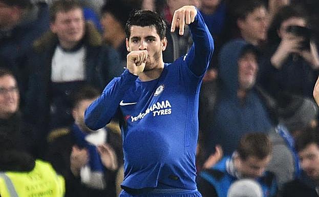 La celebración de Morata que le costó la cartulina. 