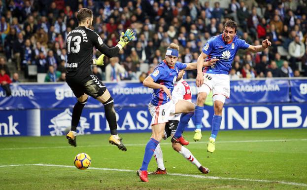 Carlos Hernández anota el 2-0.