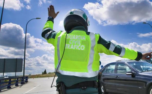 La Guardia Civil identifica a un varón que se grabó conduciendo a 272 km/h en la León-Burgos