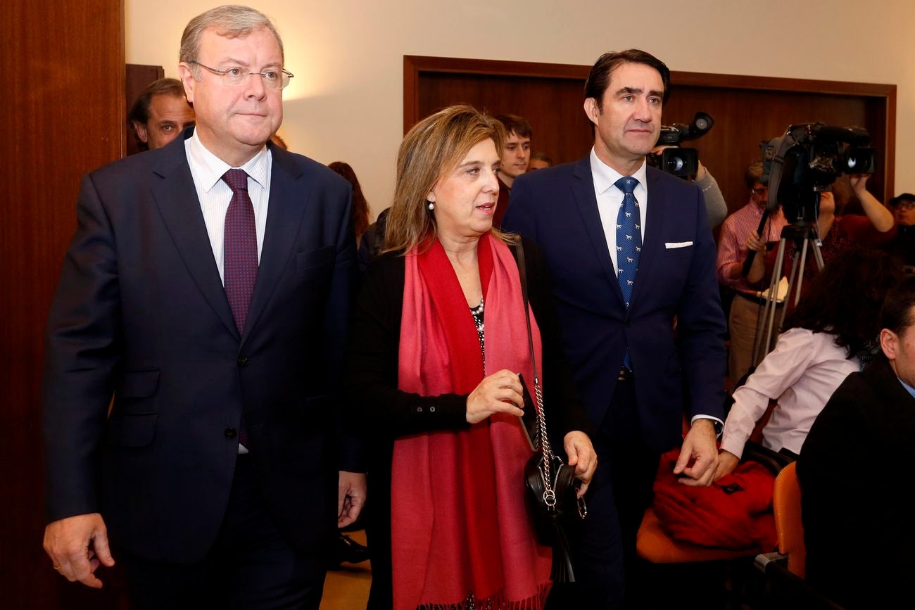 El ministro de Fomento, Íñigo de la Serna, preside en Oviedo el acto de presentación de la Línea Alta Velocidad León-Asturias León-Pola de Lena. 