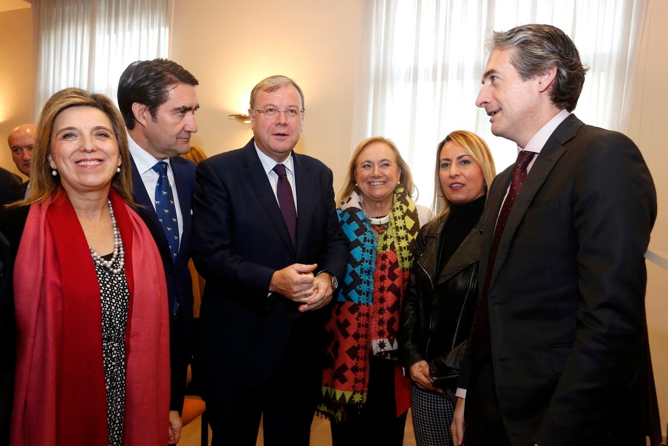 El ministro de Fomento, Íñigo de la Serna, preside en Oviedo el acto de presentación de la Línea Alta Velocidad León-Asturias León-Pola de Lena. 