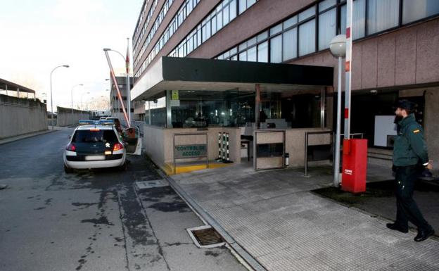 Cuartel de la Guardia Civil en Lonzas (La Coruña), donde fue trasladado el detenido. 