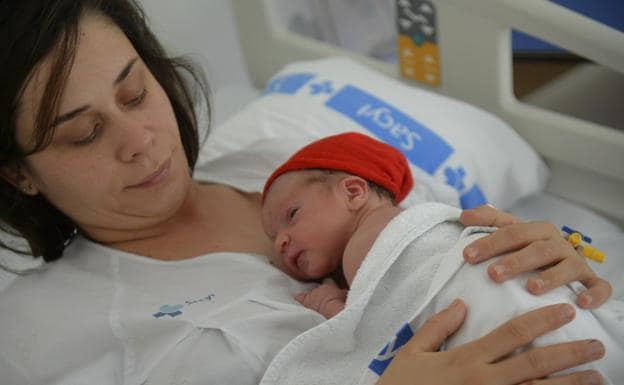 Tamara, primera niña nacida en Burgos en 2018. 