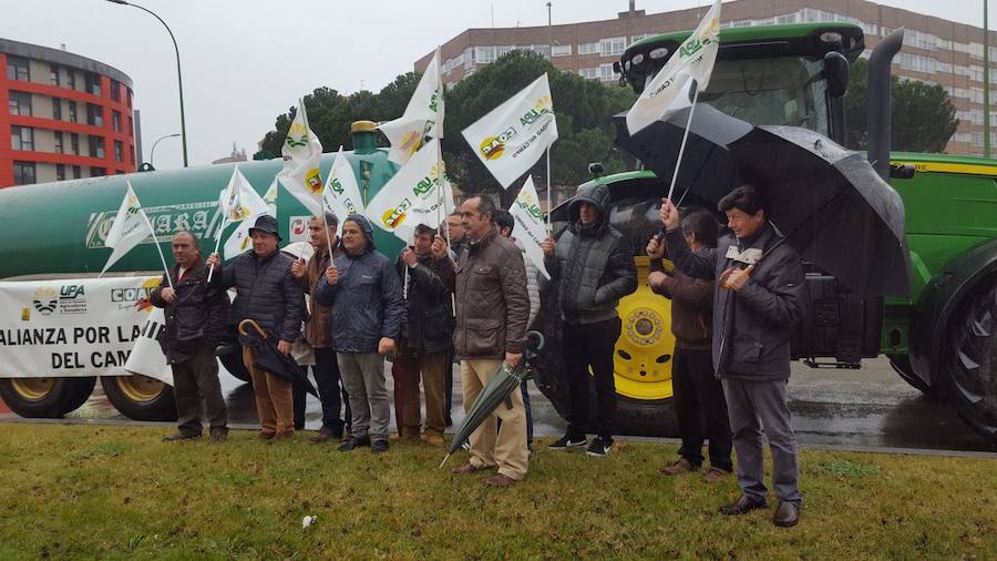 La Alianza UPA-COAG realizó ayer diferentes actos en Salamanca, Burgos, Palencia y Zamora en contra de la la nueva normativa de purines.