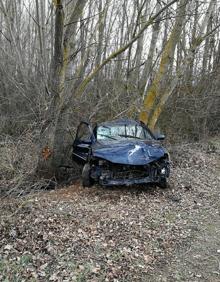 Imagen secundaria 2 - Un herido en una aparatosa salida de vía en Quintanilla de Sollamas