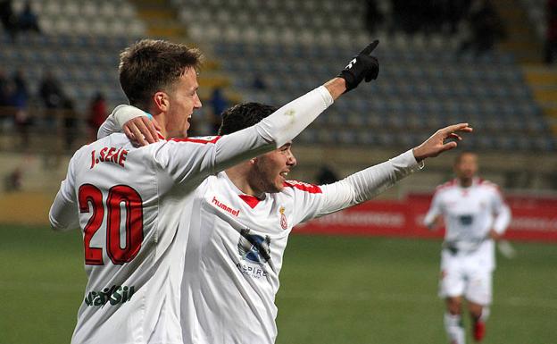 Señé celebra un gol.