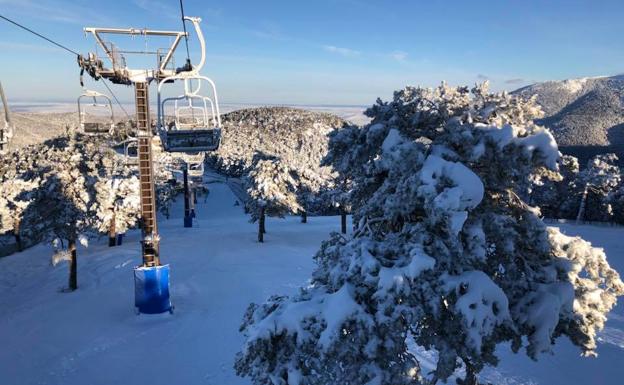 Las nevadas han dejado esta bonita estampa del dominio madrileño