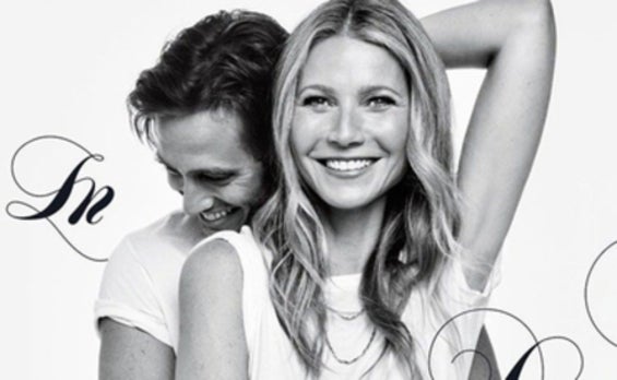 Brad Falchuk abraza a Gwyneth Paltrow. 