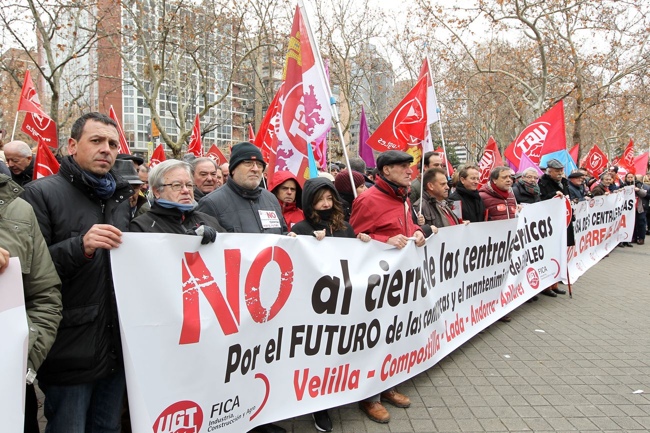 Concentración en defensa de las centrales térmicas, convocada por UGT FICA.