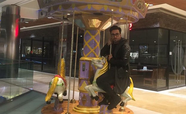 David Bustamante en los cabalitos. 