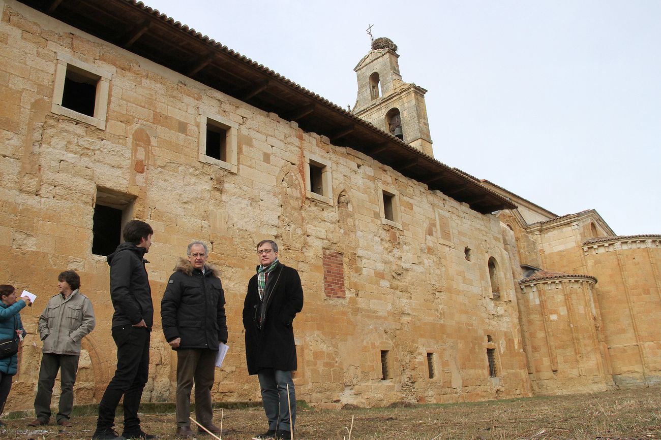 El director general de Patrimonio Cultural, Enrique Saiz, presenta las obras de restauración en el Monasterio de Santa María de Sandoval.