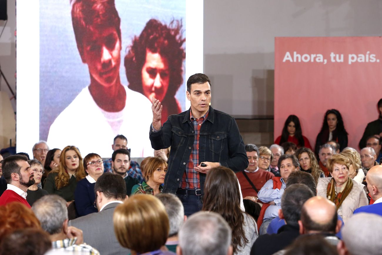 El secretario general del PSOE, Pedro Sánchez, interviene en asamblea abierta para abordar la situación de las pensiones. También interviene el secretario autonómico, Luis Tudanca y el provincial, Javier Cendón