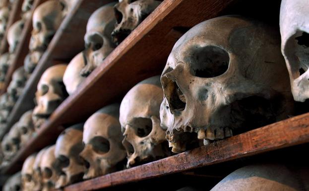 Calaveras en la cripta de la iglesia de San Leonardo, en Londres.