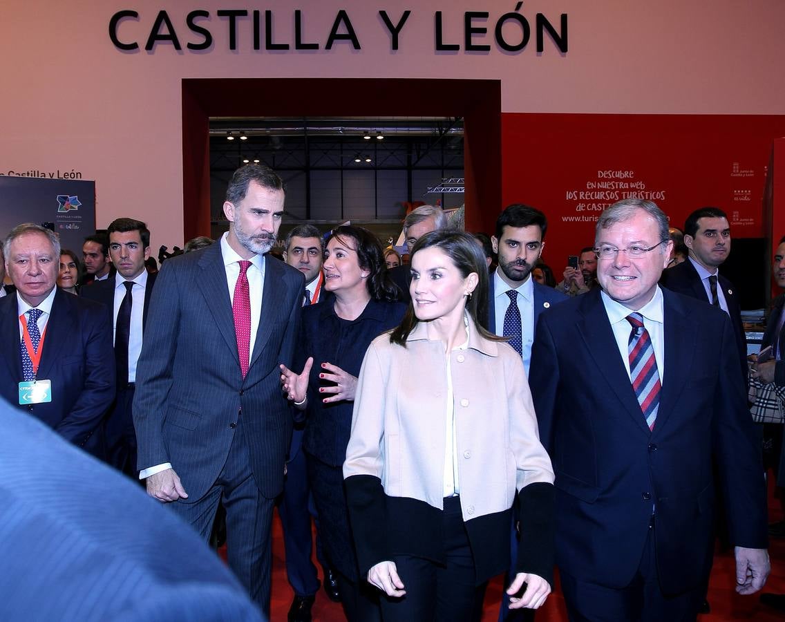 Don Felipe y doña Letizia han conocido de primera mano la oferta de la comunidad y se han interesado por los eventos y conmemoraciones culturales para este año