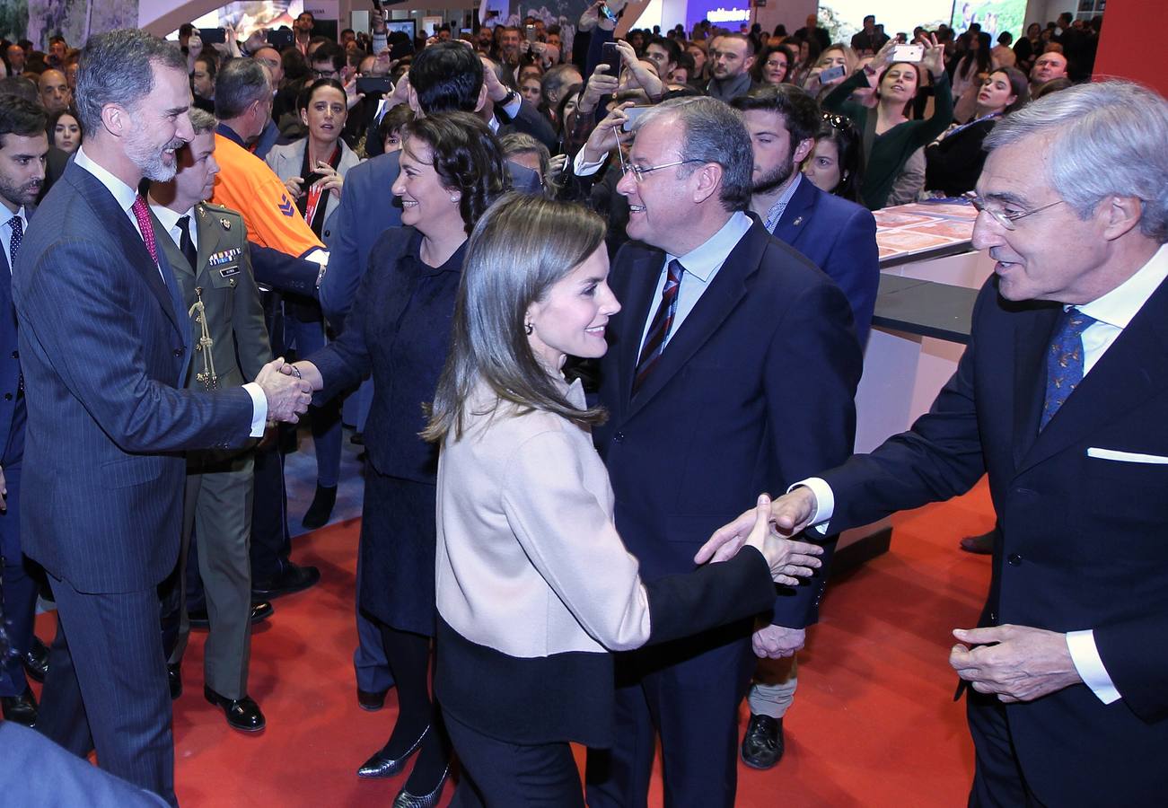 Don Felipe y doña Letizia han conocido de primera mano la oferta de la comunidad y se han interesado por los eventos y conmemoraciones culturales para este año