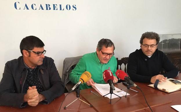 Imagen de archivo de algunos de los concejales del PP de Cacabelos.