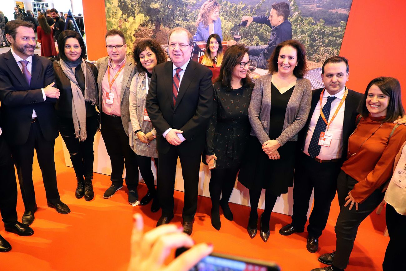 León recibe el testigo como Capital Gastronómica 2018 en Fitur