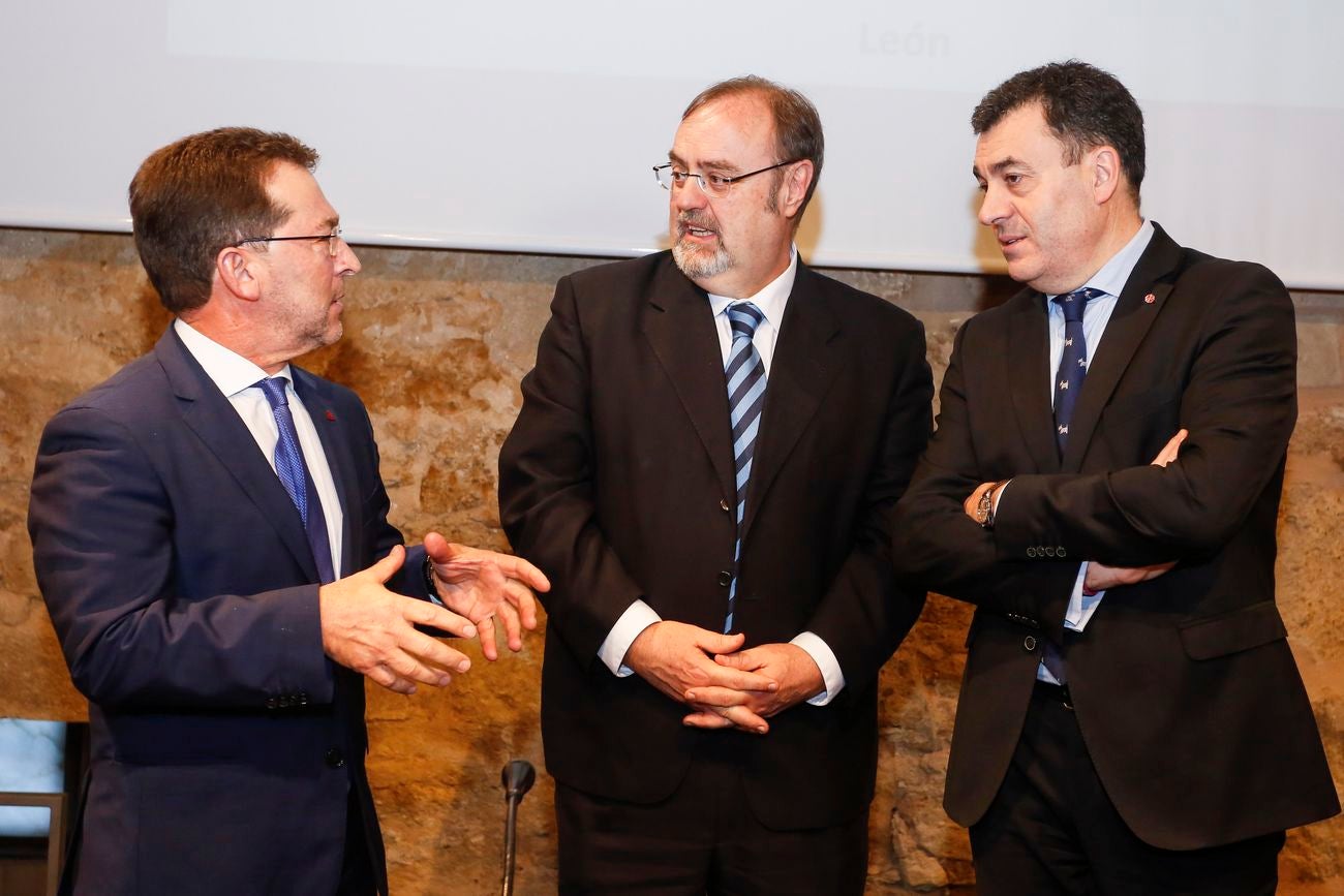 El consejero de Educación, Fernando Rey y el secretario de Estado de Educación, FP y Universidades, Marcial Marín, inauguran el encuentro de trabajo con el consejero de Educación, Cultura y Ordenación Universitaria de Galicia, Román Rodríguez y el de Educación y Cultura de Asturias, Genaro Alonso.