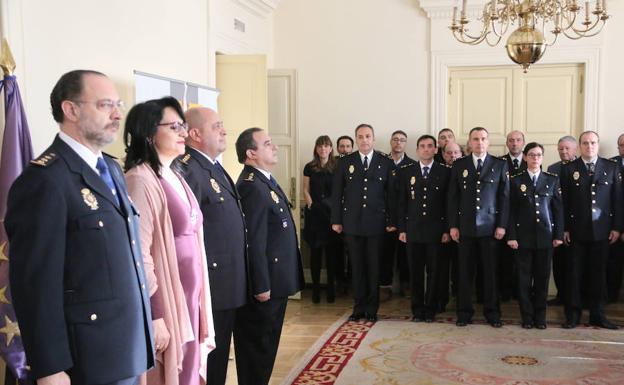 Imagen principal - Conmemoración del 194 aniversario de la Policía Nacional. 