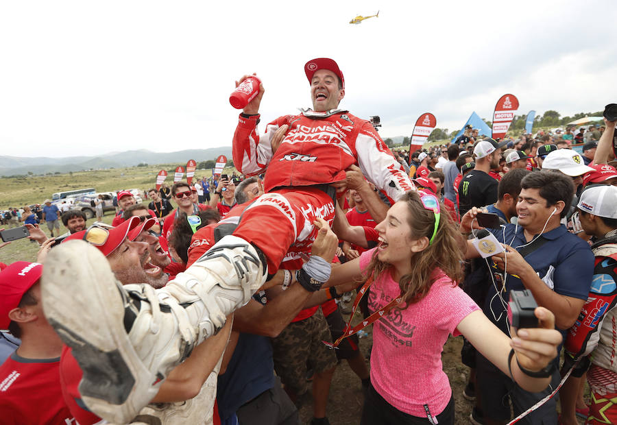 El piloto español Gerard Farrés, momentos después de terminar el Rally Dakar 2018.