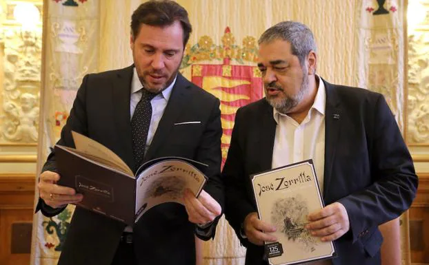 Óscar Puente, alcalde de Valladolid, junto a Carlos Aganzo, director de El Norte de Castilla.