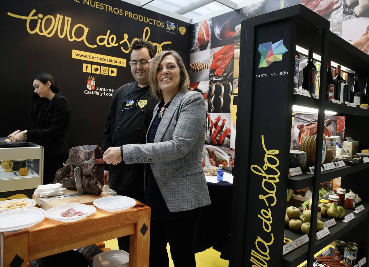 La consejera de Agricultura, Milagros Marcos, ha anunciado la intención de que los productos de Tierra de Sabor, sean la base de los menús escolares de los colegios de la comunidad