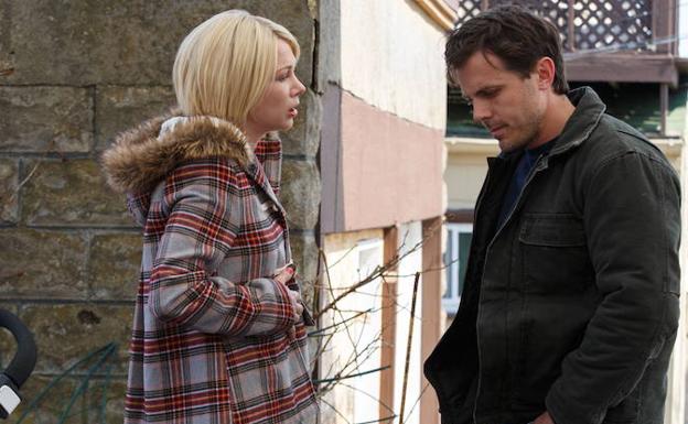 Michelle Williams y Casey Affleck, en una escena de 'Manchester desde el mar'. 