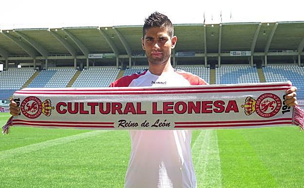Manu, el día de su presentación como jugador de la Cultural y Deportiva Leonesa.