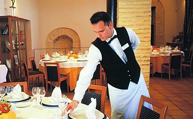 El sector servicios sigue mejorando los datos del empleo a nivel nacional.