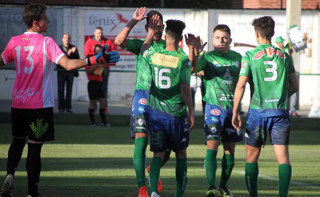 El Astorga celebra un gol.