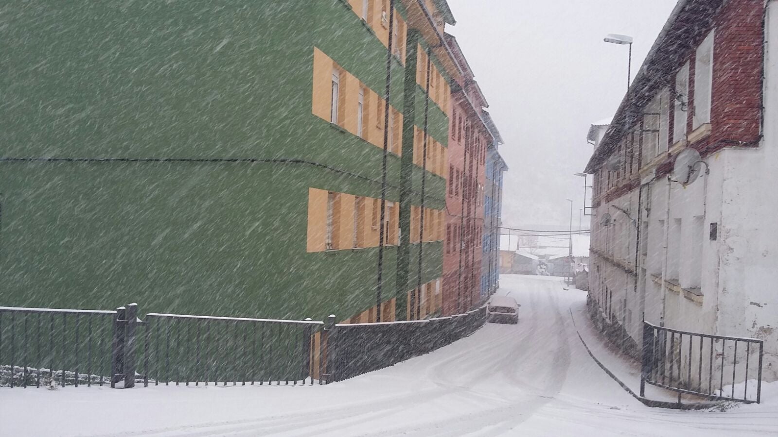 La nieve llega a la zona norte de la provincia de León. El temporal se mantendrá a lo largo de las próximas horas