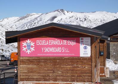 Imagen secundaria 1 - Una escapada a la nieve para aprender a esquiar gracias a la Escuela Española de Esquí de San Isidro