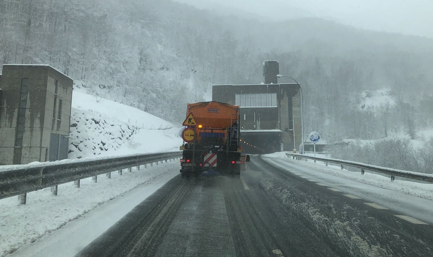La nieve llega a la zona norte de la provincia de León. El temporal se mantendrá a lo largo de las próximas horas