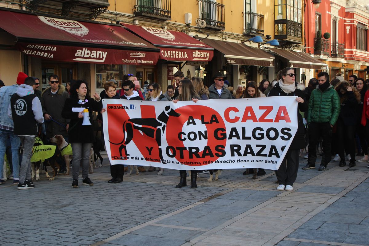 Protesta en rechazo a la cazería con perros