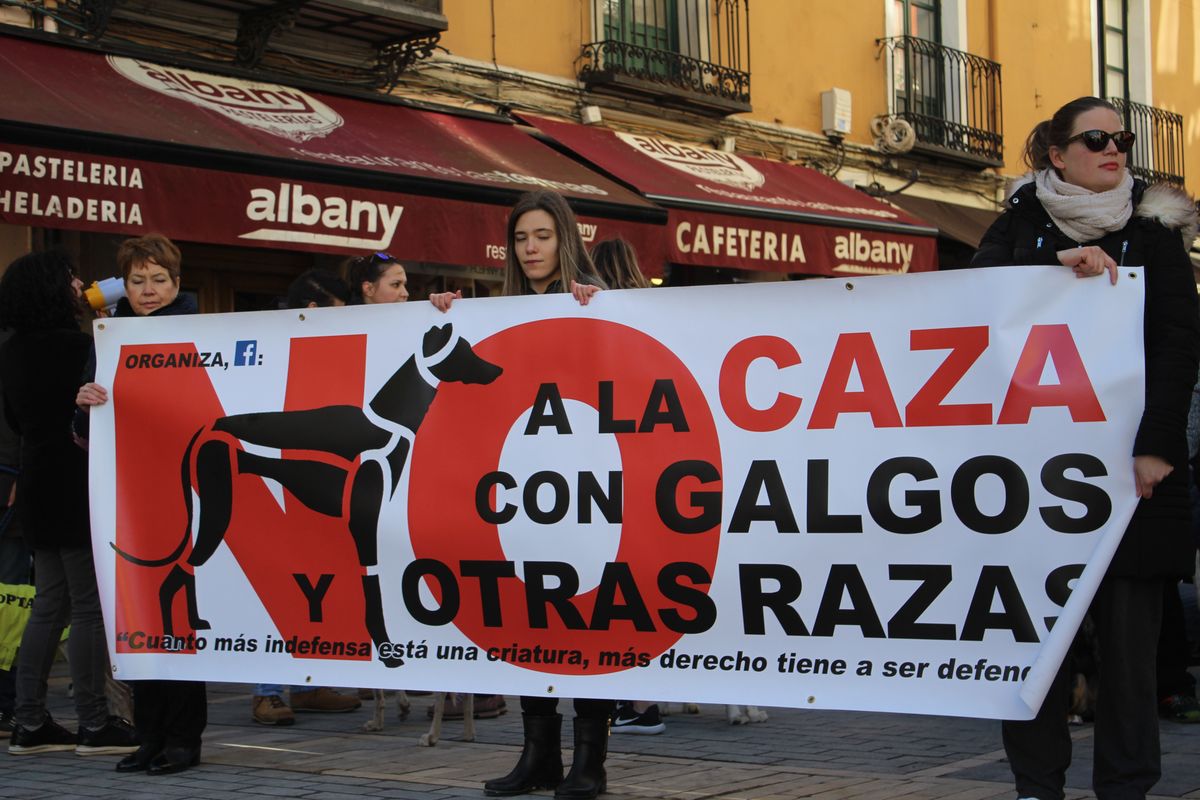 Protesta en rechazo a la cazería con perros