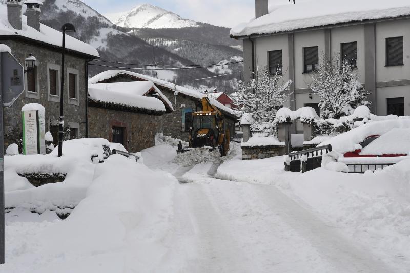 Nieve en Puebla de Lillo (León).