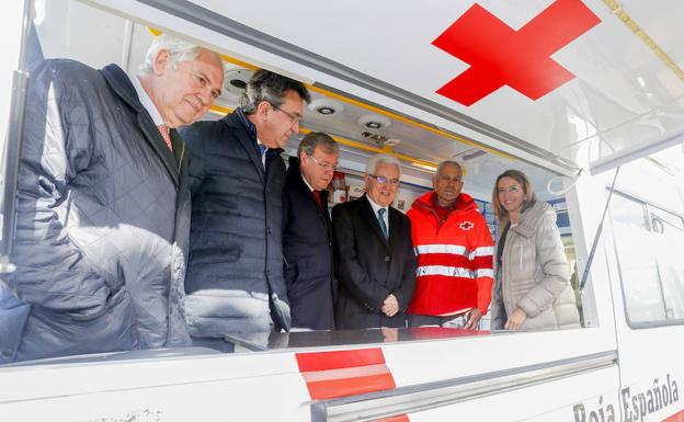 Alicia García visita las instalaciones de la Oficina Provincial de Cruz Roja León. 