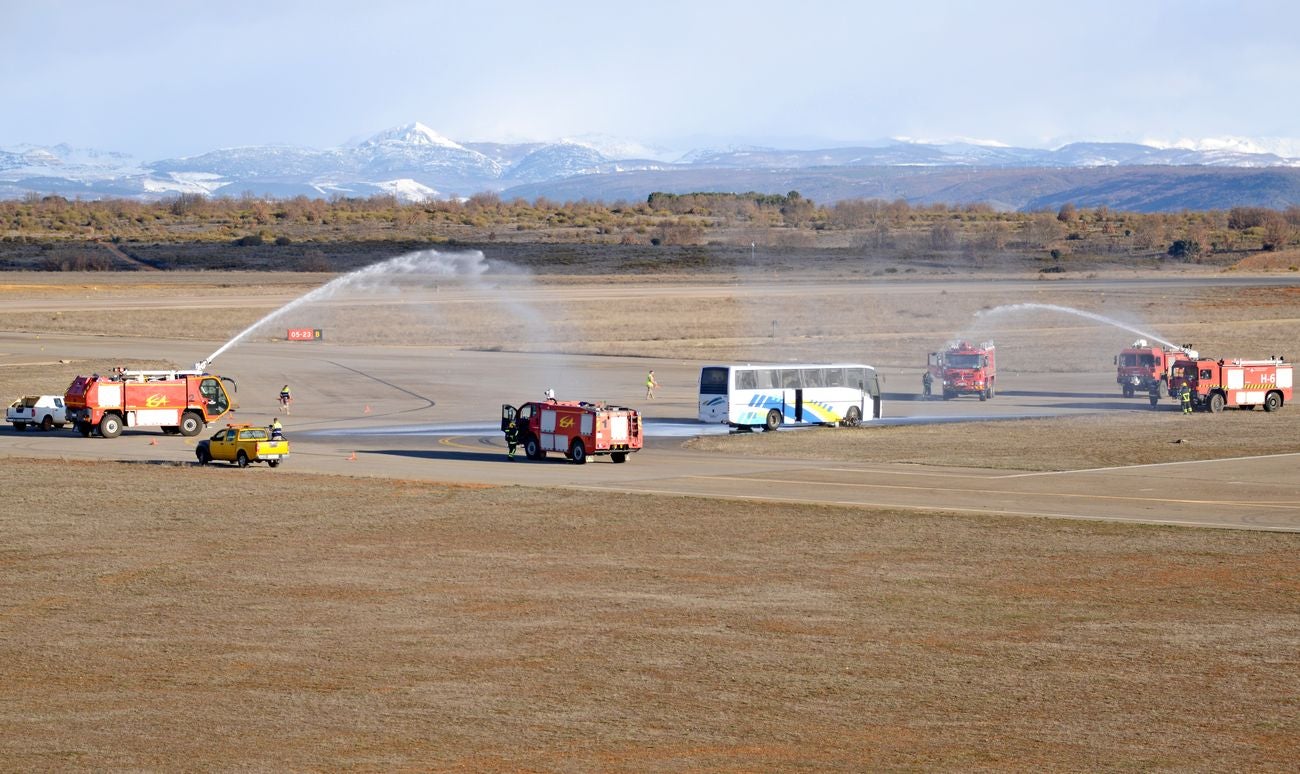 El Aeródromo Militar de León y el Aeropuerto de León realizan un Simulacro General de Accidente Aéreo de aeronave civil con la intervención de más de cien personas de distintos colectivos