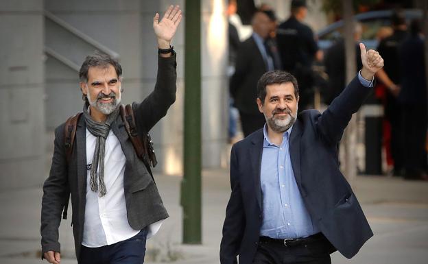 El presidente de la ANC, Jordi Sánchez (derecha), y el presidente de Òmnium Cultural, Jordi Cuixart. 